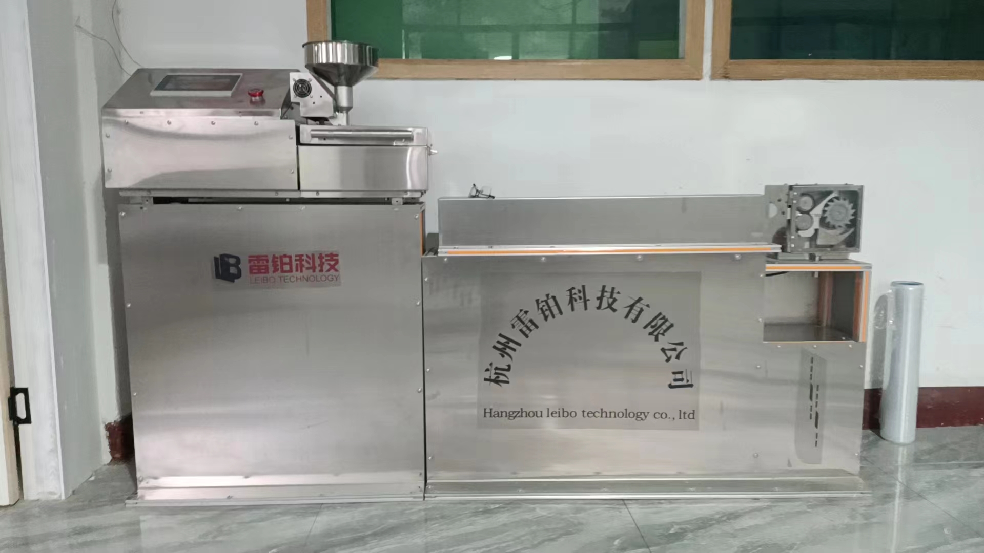 试验型微型双锥三螺杆造粒机LB-20-Z-8-12 _青岛雷铂科技有限公司
