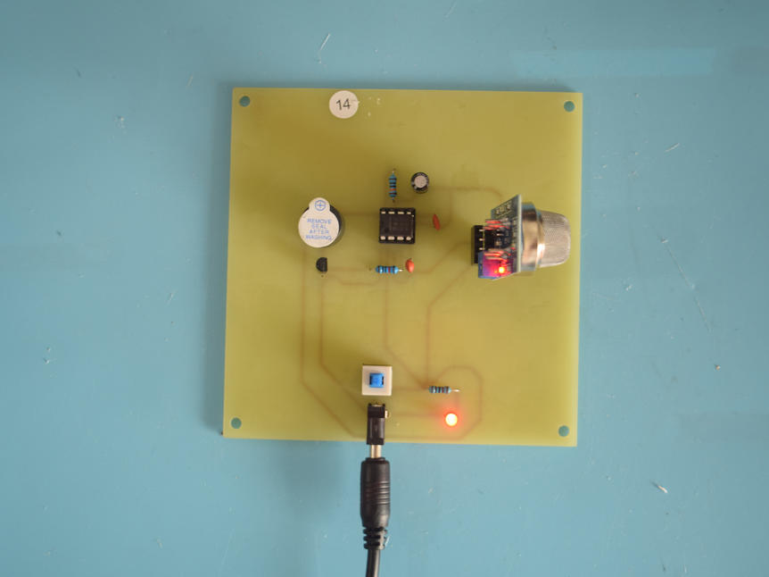 NE555火灾煤气甲烷CO报警器14-14-5-（pcb+电路图+论文）_百工联_工业互联网技术服务平台