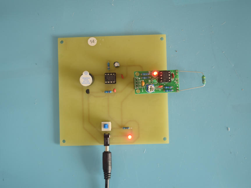 NE555电磁波检测报警器14-14-11-（pcb+电路图+论文）_百工联_工业互联网技术服务平台